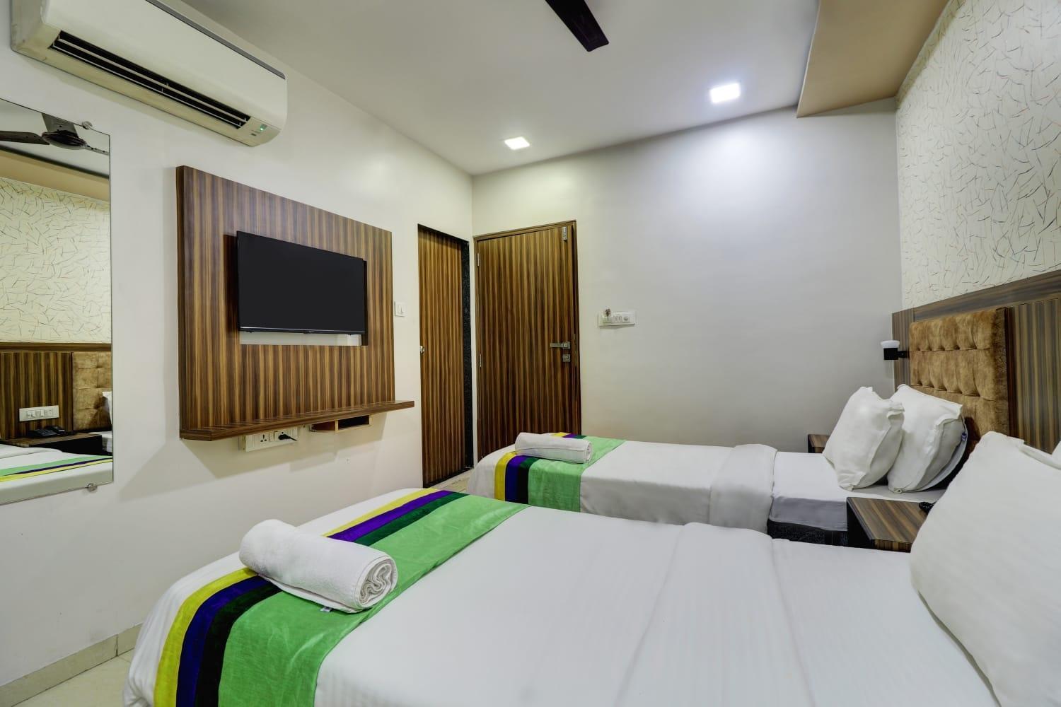 Hotel Blue Terminal Mumbai Bagian luar foto
