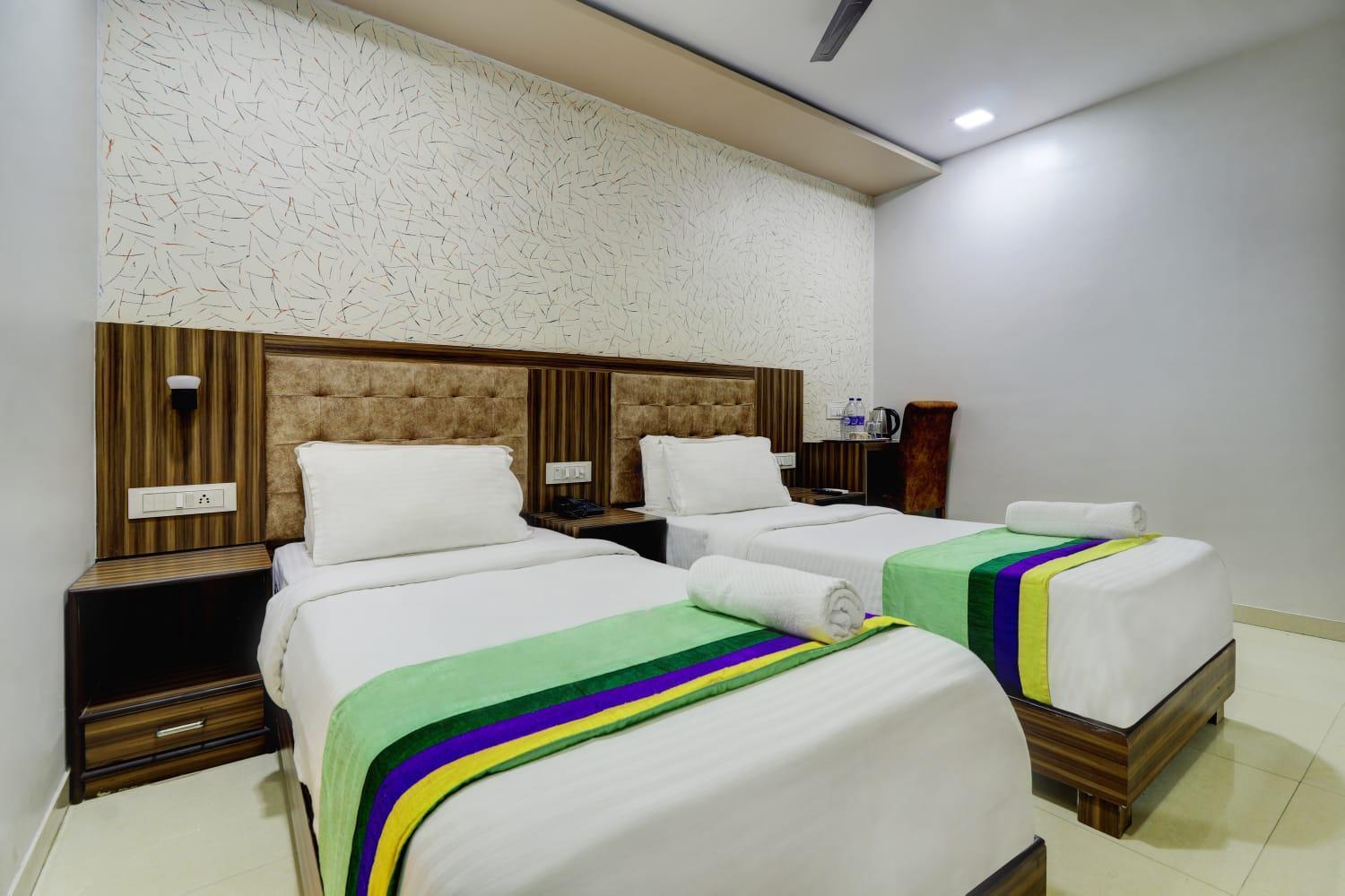 Hotel Blue Terminal Mumbai Bagian luar foto