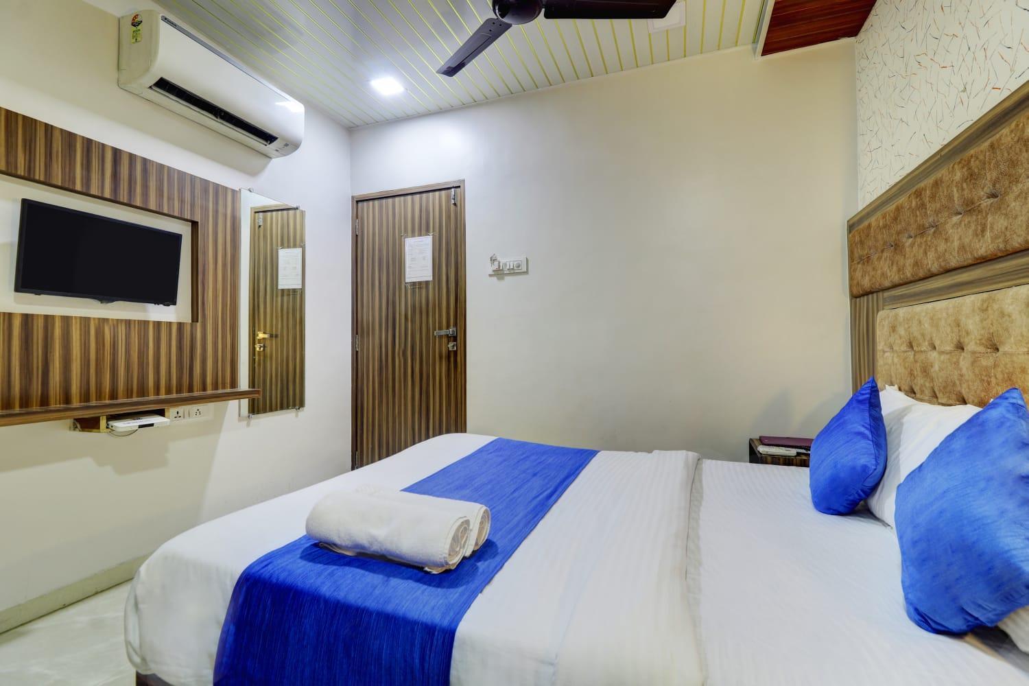 Hotel Blue Terminal Mumbai Bagian luar foto