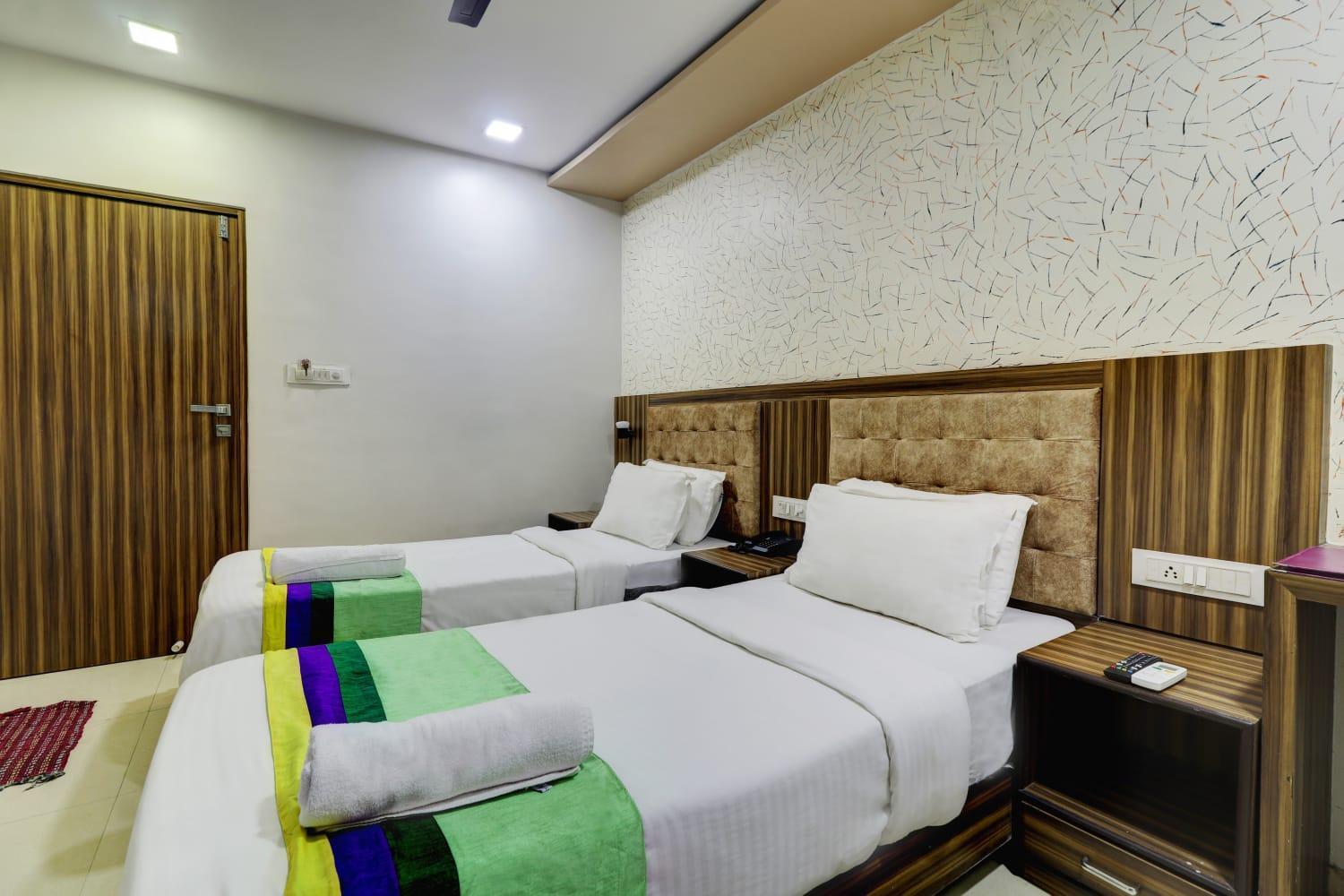 Hotel Blue Terminal Mumbai Bagian luar foto