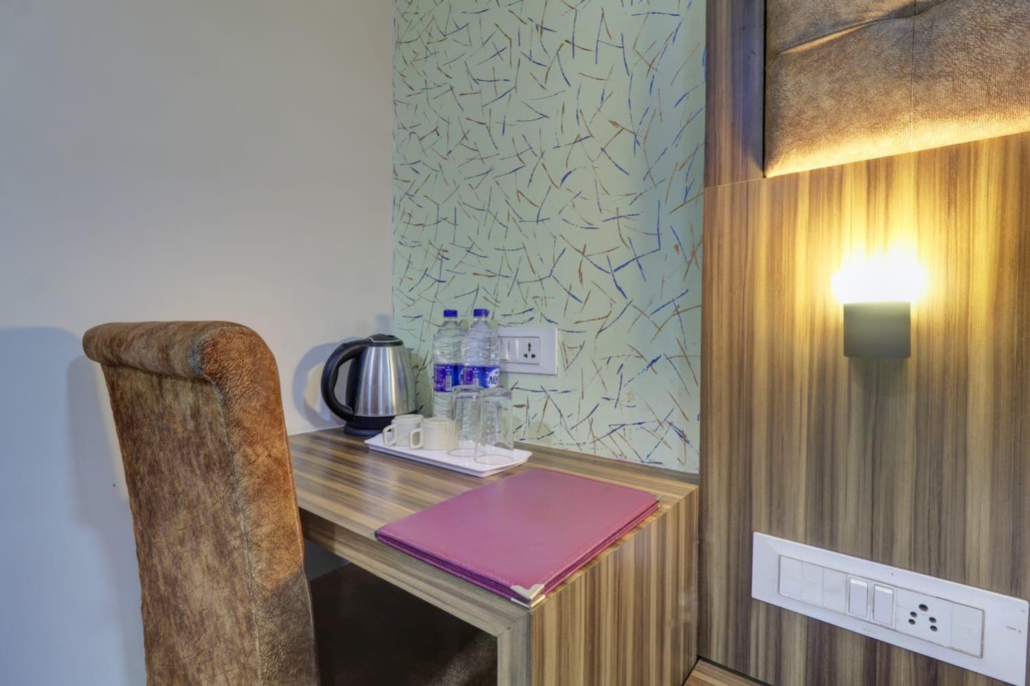 Hotel Blue Terminal Mumbai Bagian luar foto