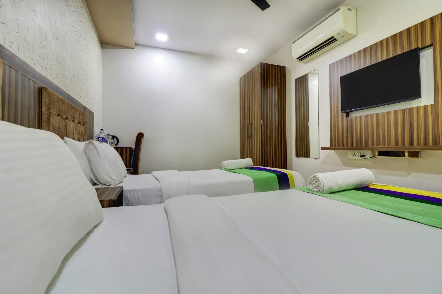 Hotel Blue Terminal Mumbai Bagian luar foto