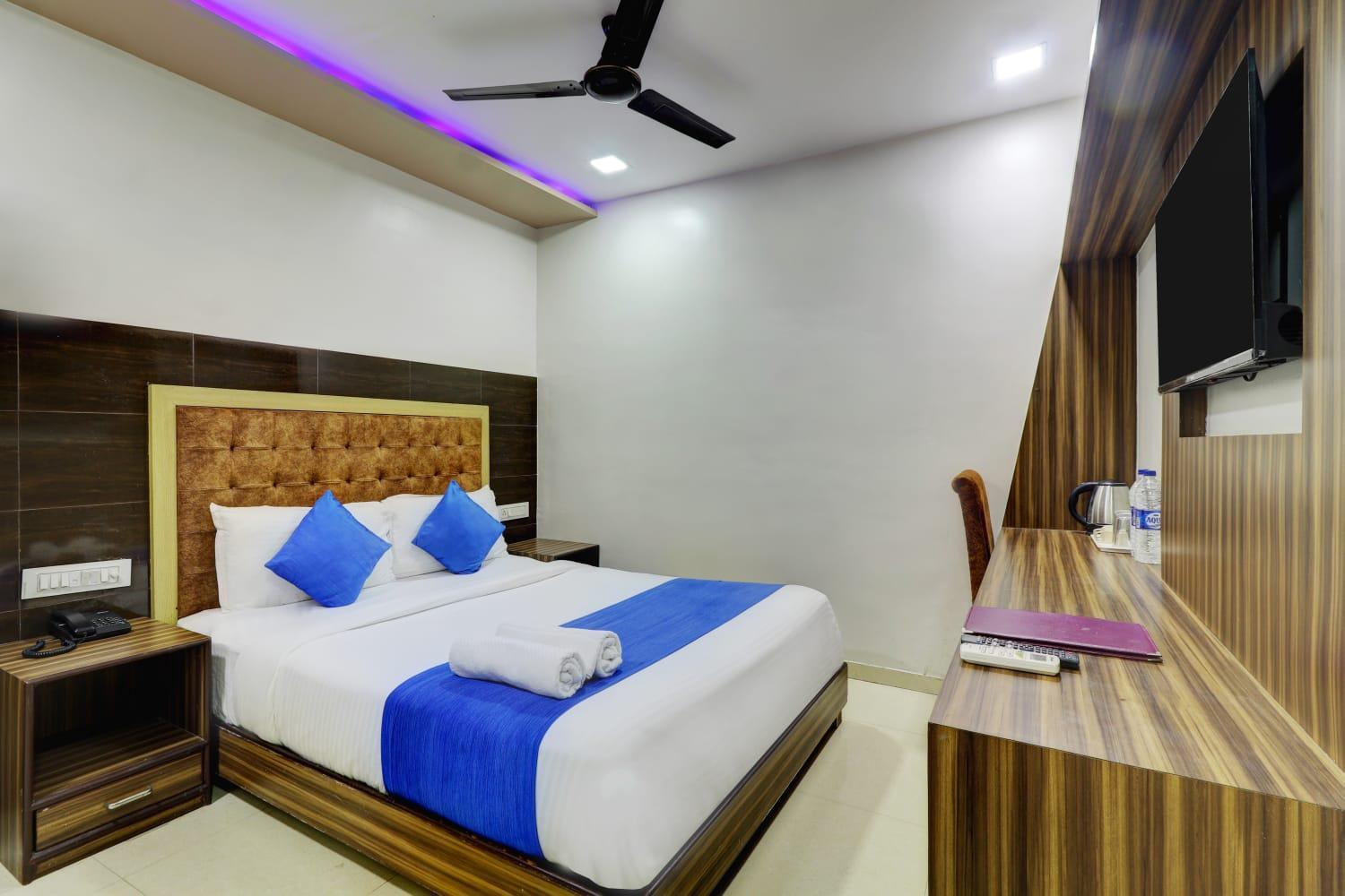 Hotel Blue Terminal Mumbai Bagian luar foto
